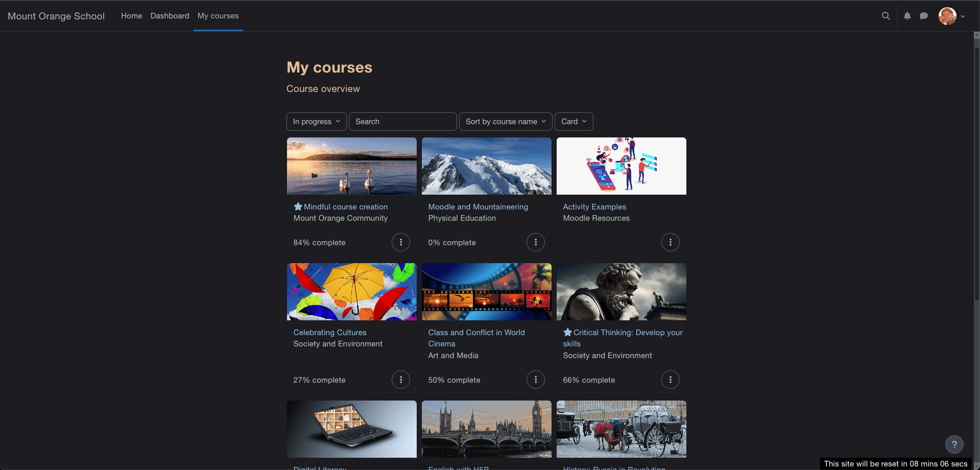 Moodle dark mode by Night Eye – 1